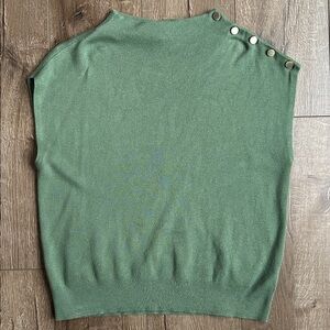 RW&Co Green Sleeveless Mock-Neck Sweater with Buttons at Shoulder